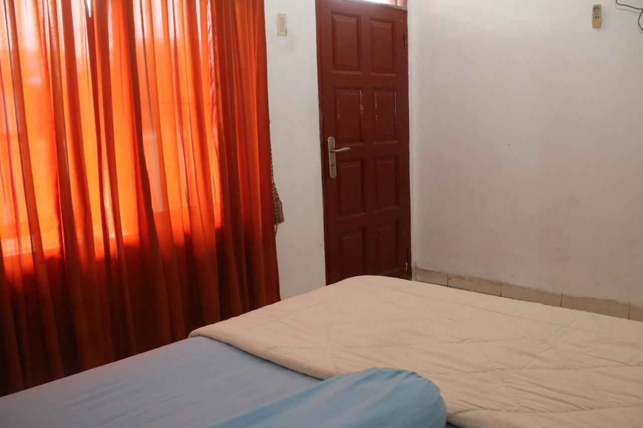 Oyo 2752 Kost Anyelir 15 Hotel 2*