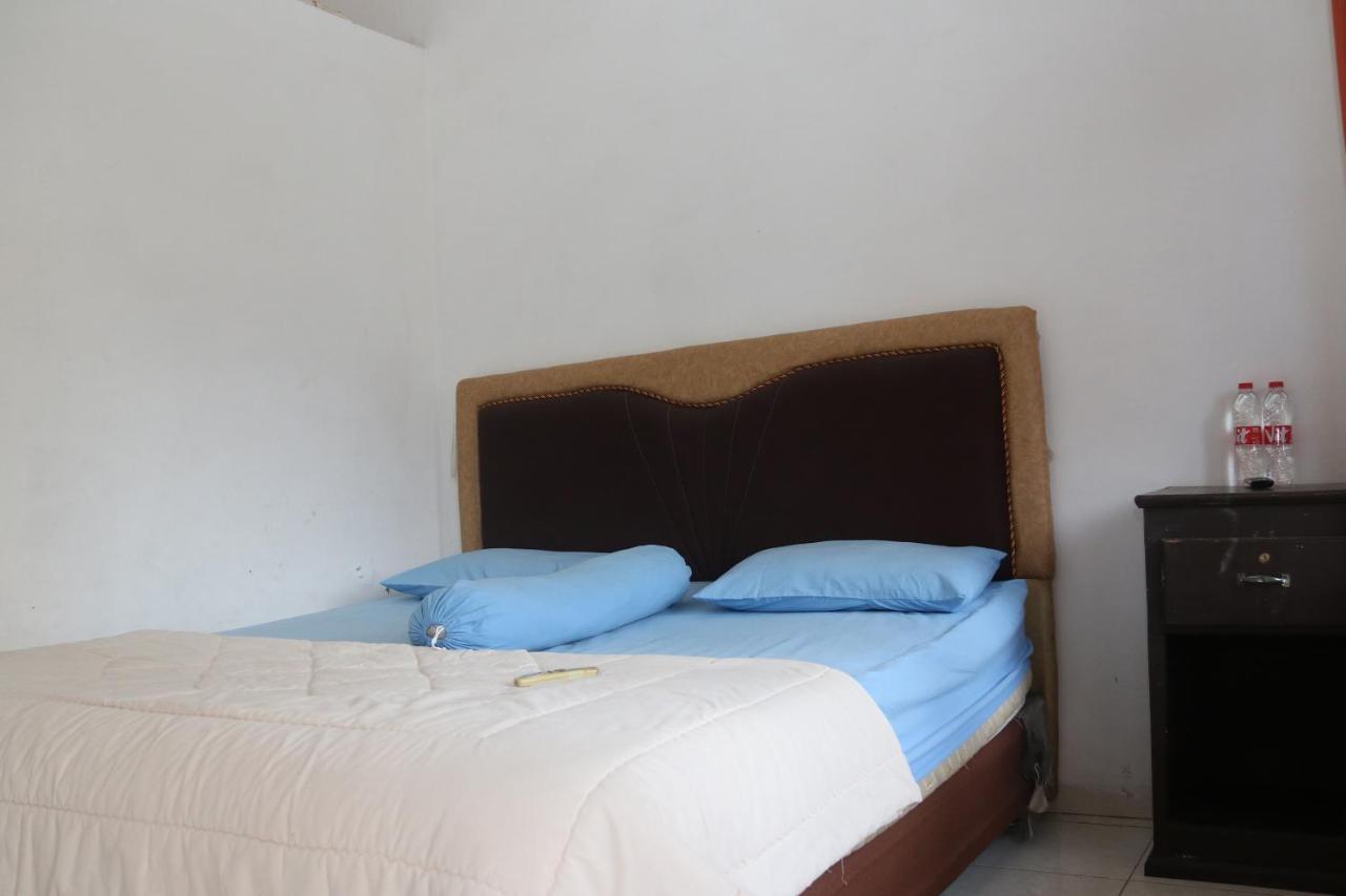 Oyo 2752 Kost Anyelir 15 Hotel 2*