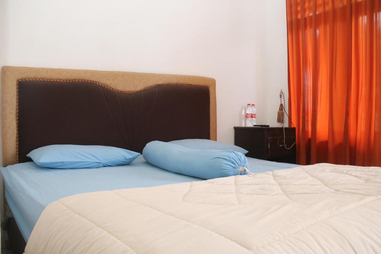 Oyo 2752 Kost Anyelir 15 2* Jakarta