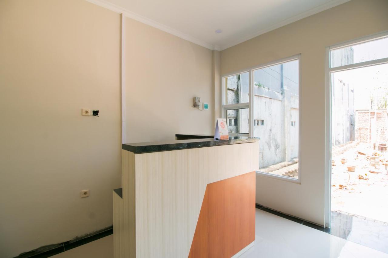 Oyo 2752 Kost Anyelir 15 Hotel Jakarta