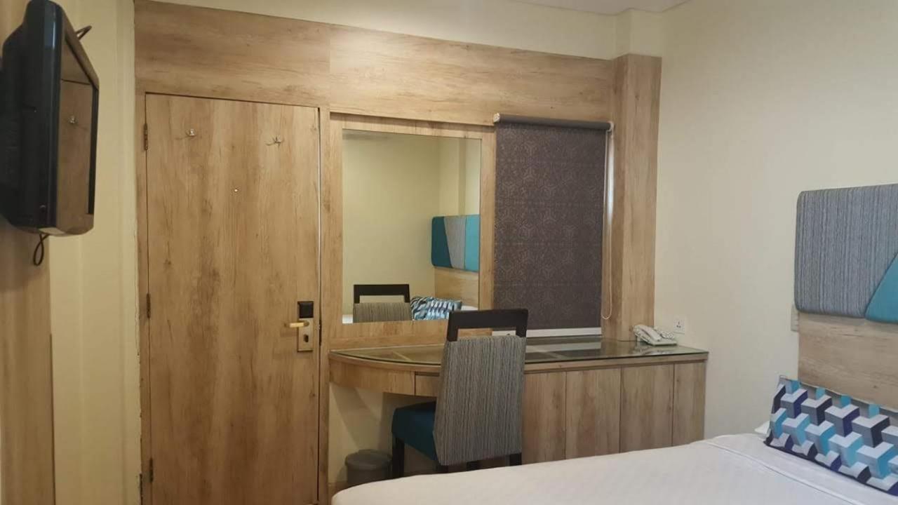 Pasarbaru Hotel *