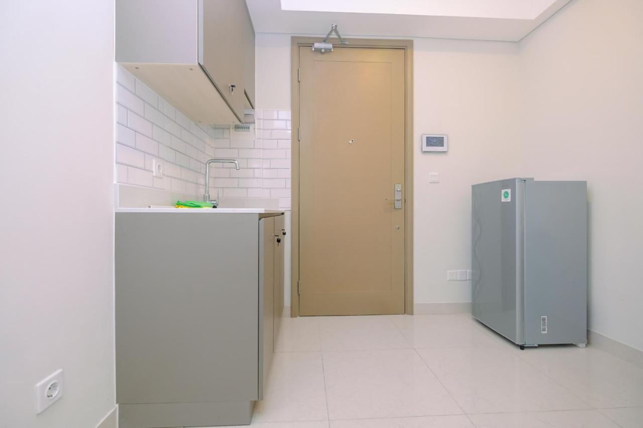 New Furnished 1br At Gold Coast Near Pik By Travelio