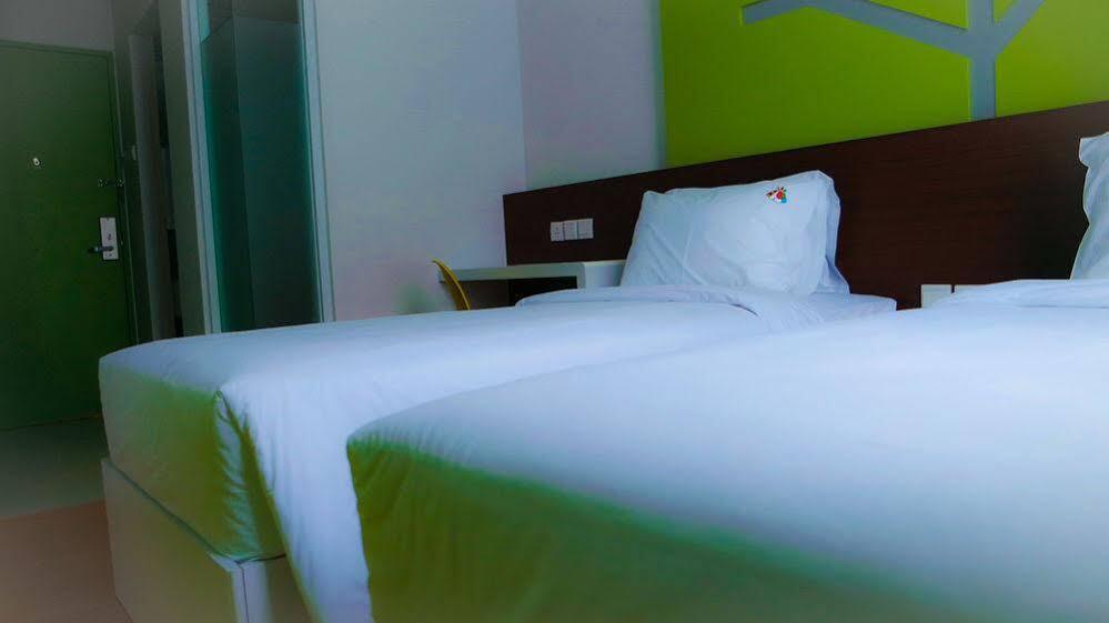 Maxonehotels.com At Pemuda 3*
