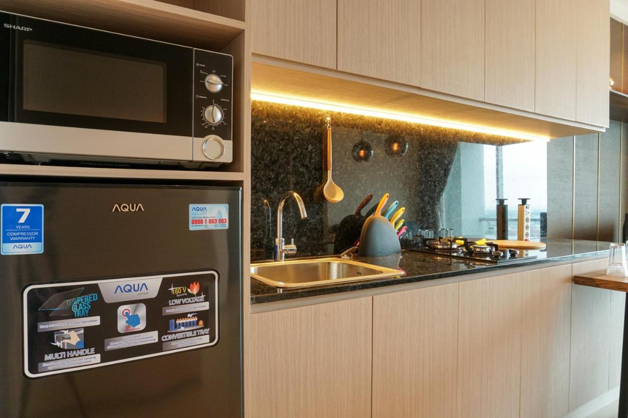 Cozy And Comfy 2br Citralake By Travelio * Jakarta