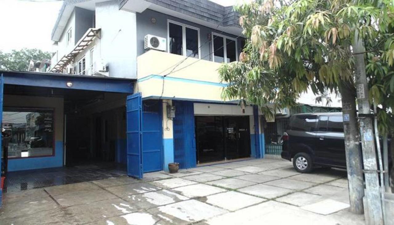 Oyo 2746 Venice Near Duta Indah Hospital Hotel
