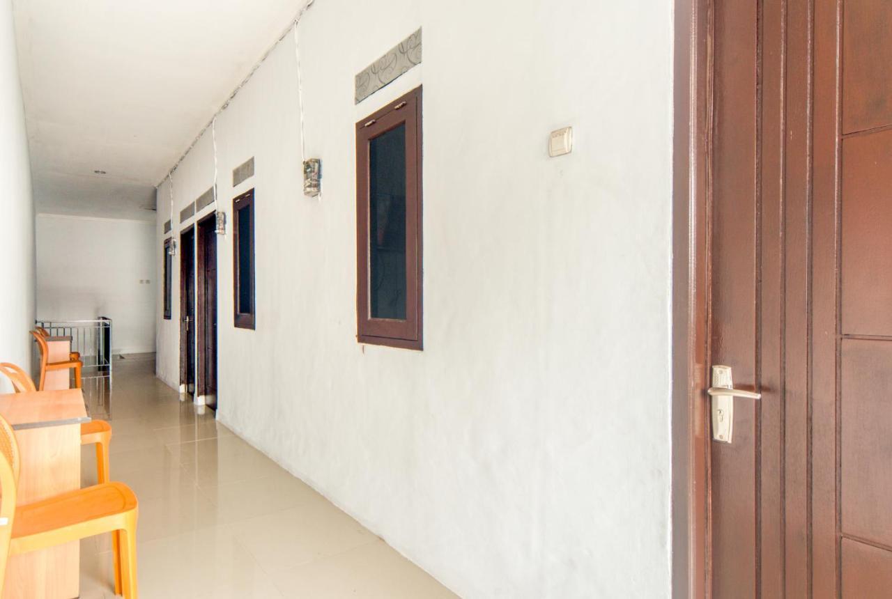 Reddoorz Near Graha Cijantung Mall Jakarta