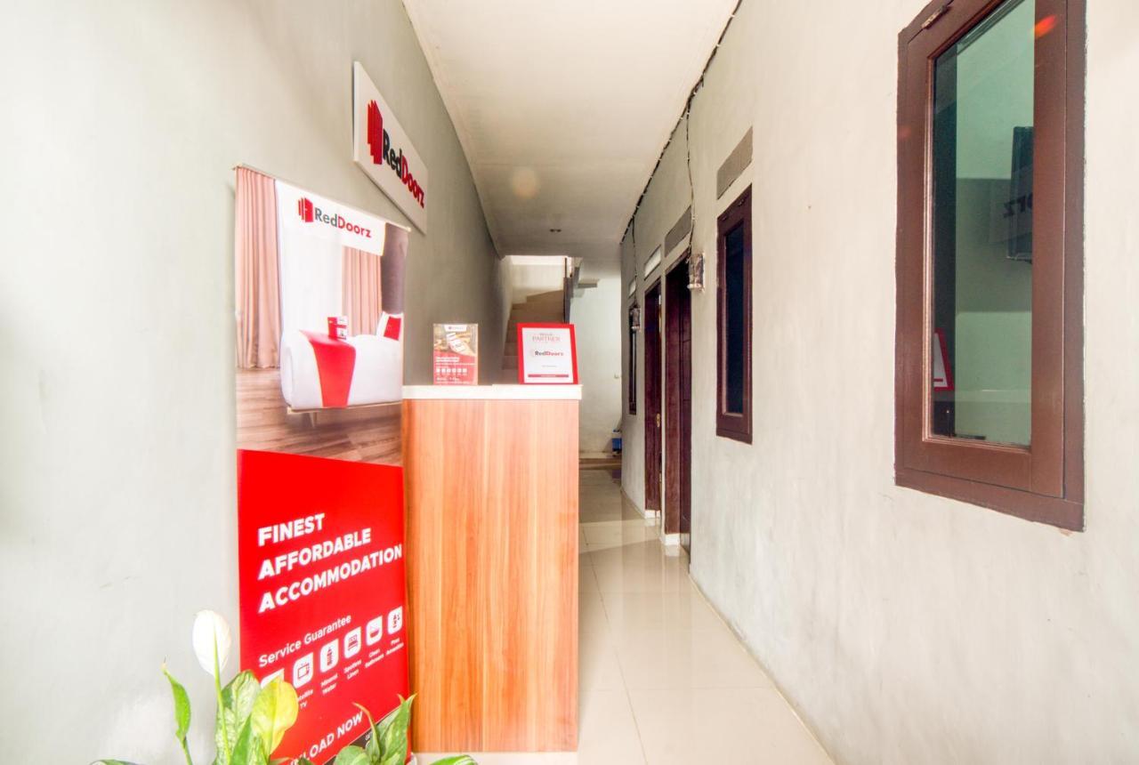 Reddoorz Near Graha Cijantung Mall Jakarta