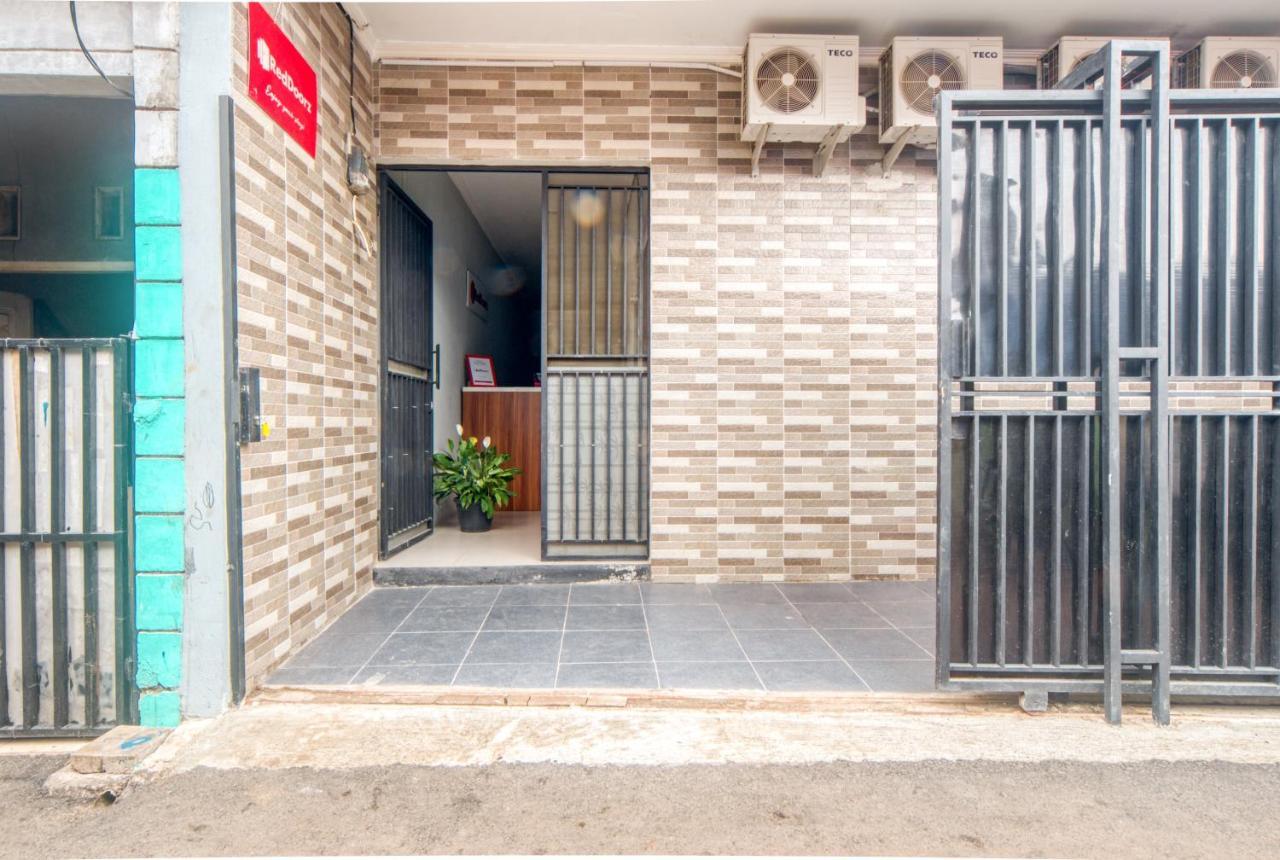 Reddoorz Near Graha Cijantung Mall Hotel 2*