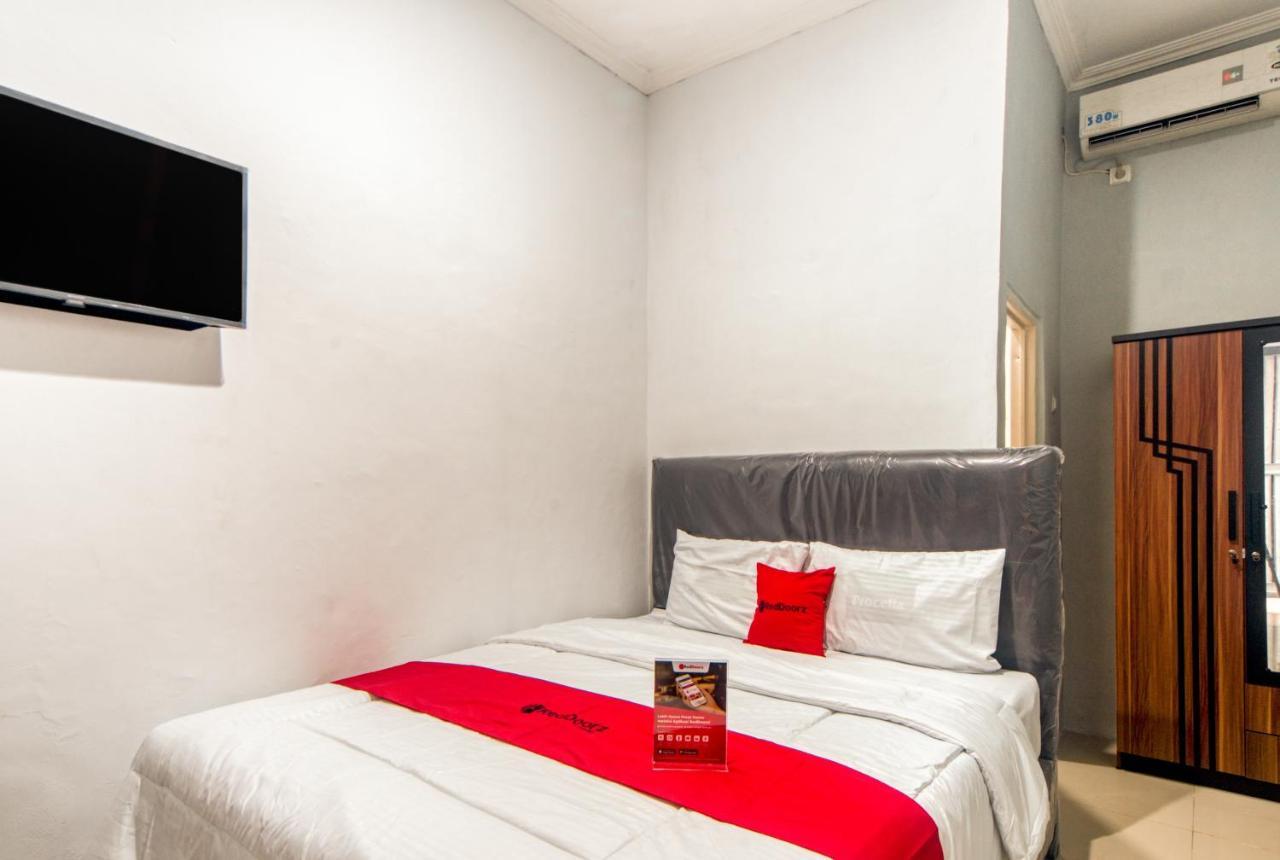 Reddoorz Near Graha Cijantung Mall Hotel Jakarta