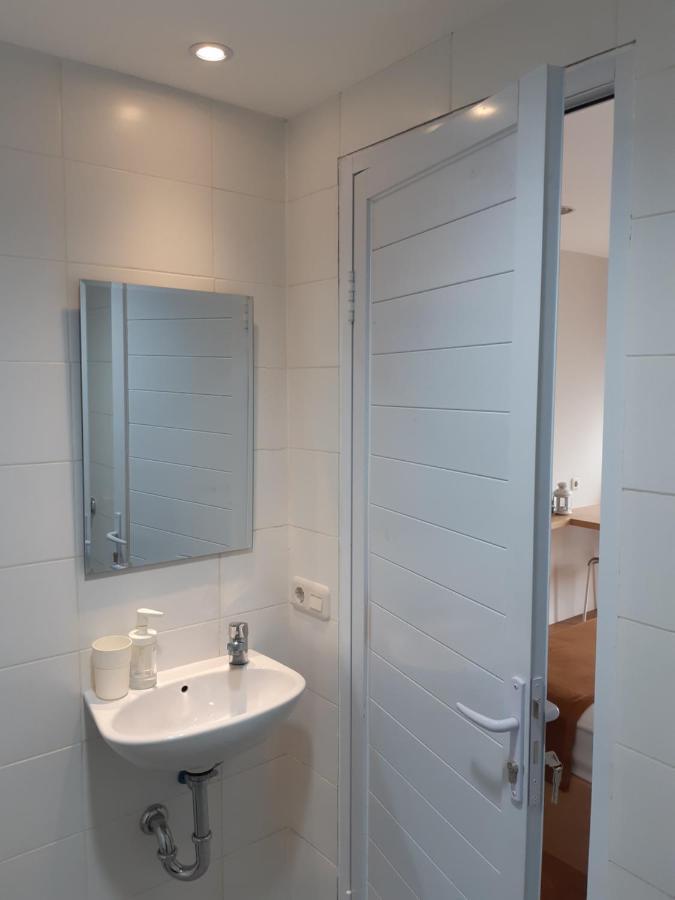 Urooms Senayan Guest house