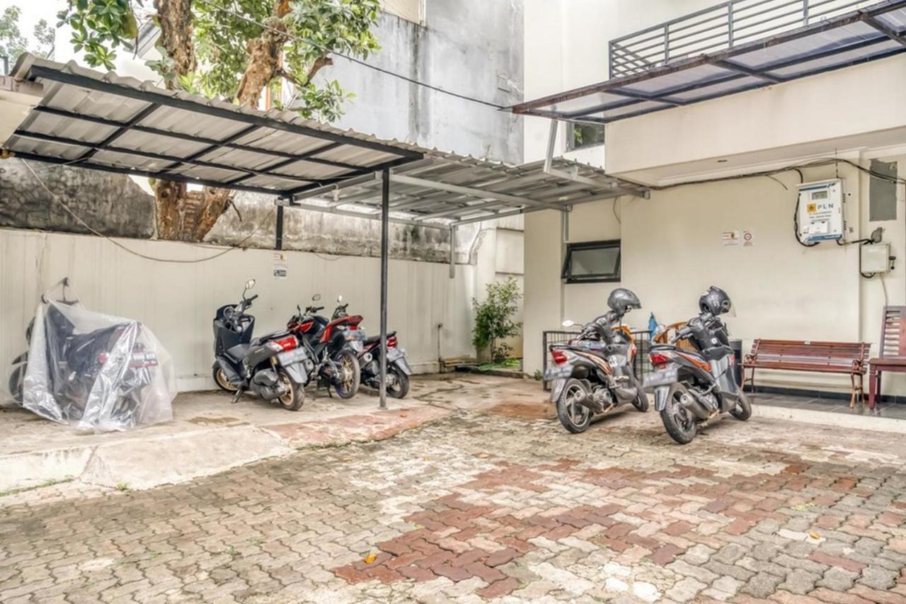 Reddoorz Near Senopati 2 Guest house