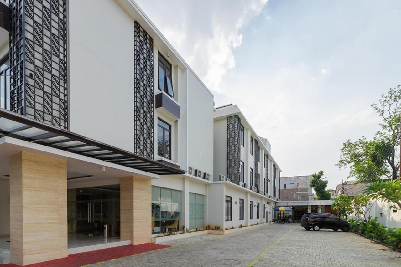 Reddoorz Near Lippo Mall Kemang 2 Guest house 3*