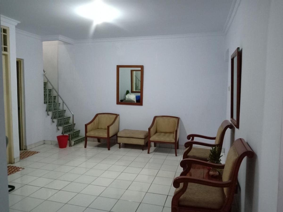 Hostel Reddoorz @ Feliz Noche Cengkareng *