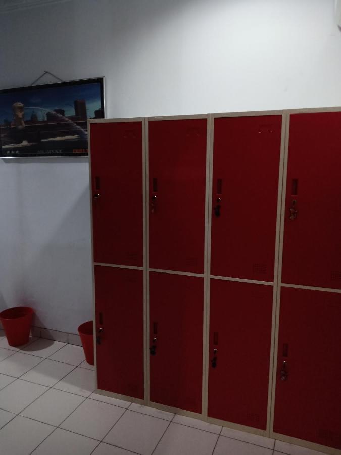 Reddoorz @ Feliz Noche Cengkareng Hostel *
