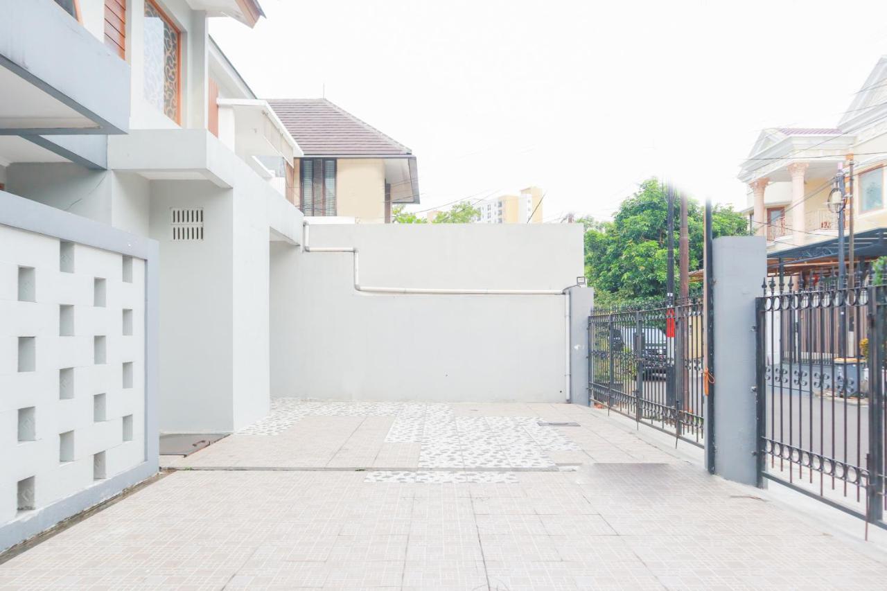 Oyo 2196 Ss Homes Jakarta