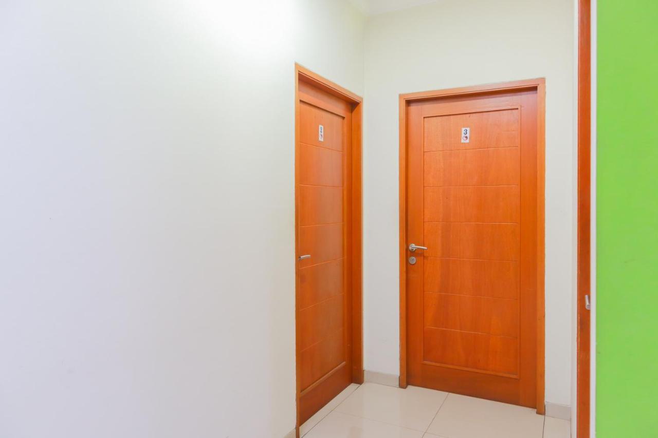 Oyo 2196 Ss Homes Hotel Jakarta