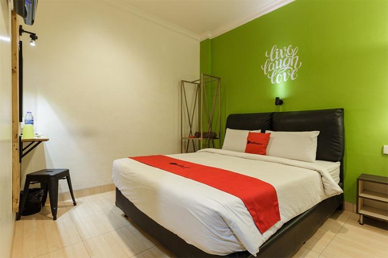 Reddoorz Near Lokasari Square 2 Hotel