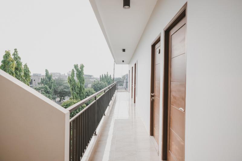 Guest house Reddoorz Near Taman Palem Jakarta