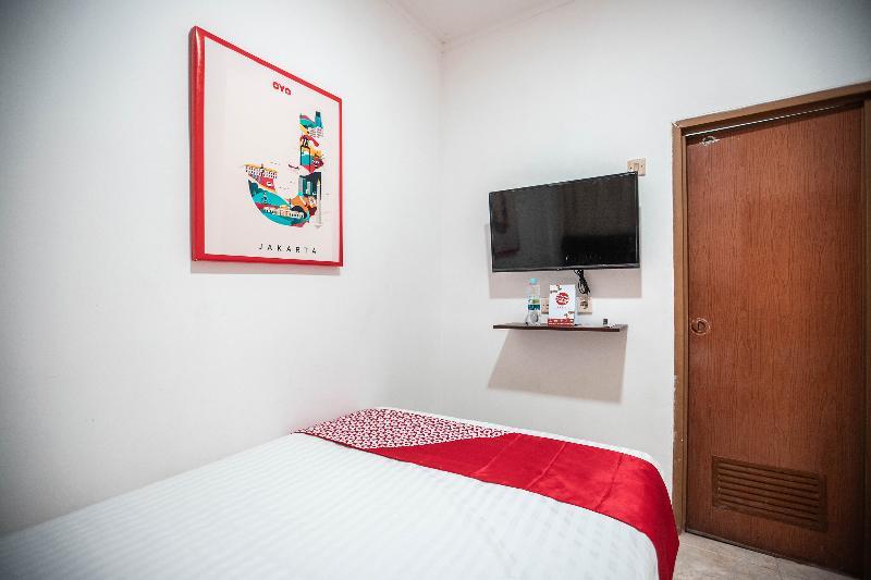 Taisir Near Palmerah Mitra Reddoorz 2*