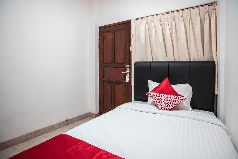 Taisir Near Palmerah Mitra Reddoorz