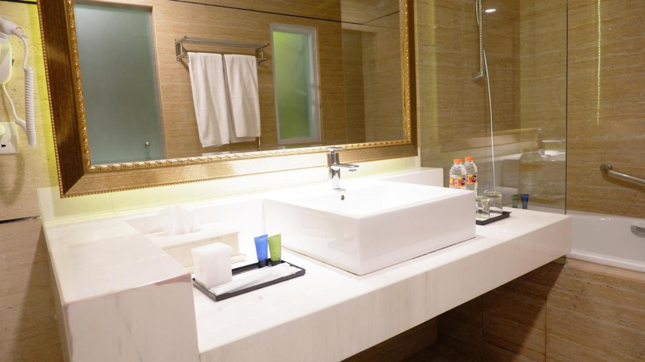 Royal Palm Hotel&conference Center Cengkareng