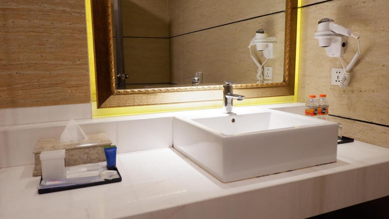 Royal Palm Hotel&conference Center Cengkareng 4* Jakarta