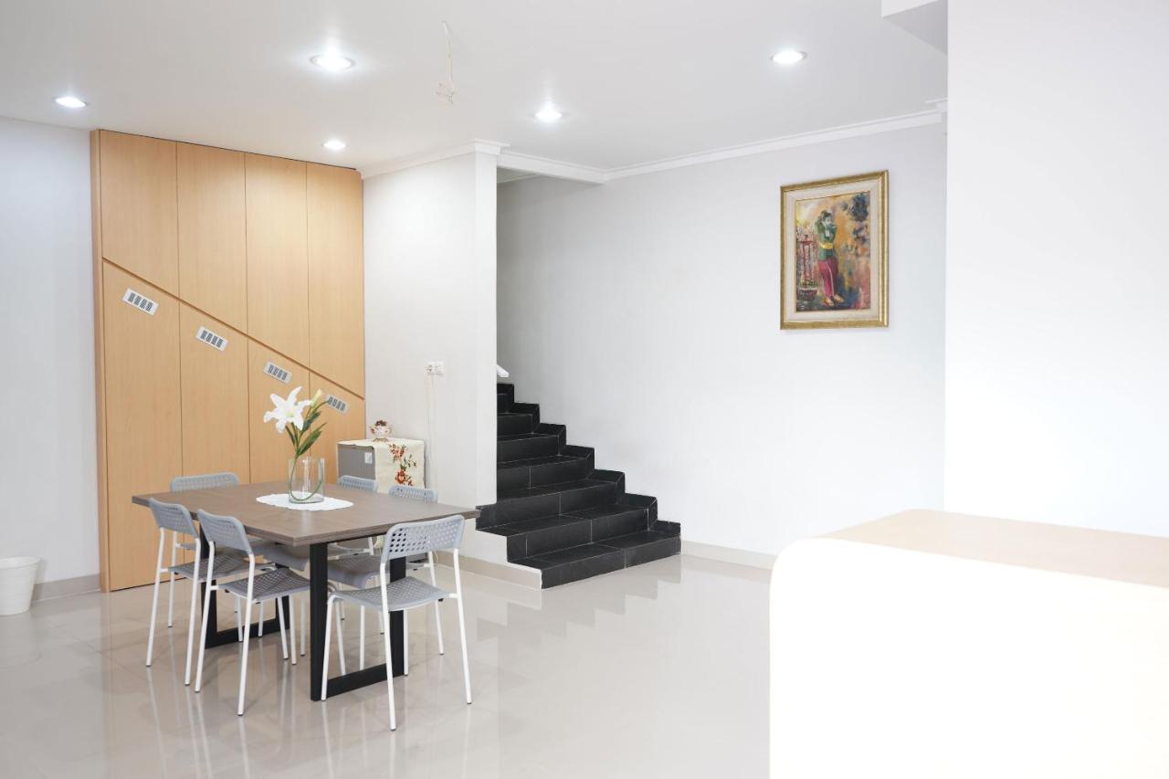 Urooms Senayan Jakarta