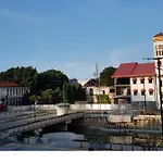 Hotel Dequr Jakarta Kota