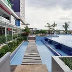 Cozy Studio With Direct Access To Mall At Green Pramuka Apartment By Travelio