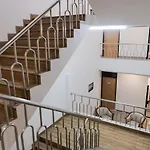 Reddoorz Plus Near Taman Anggrek Mall