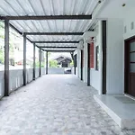 Reddoorz Plus Near Itc Cempaka Mas 2