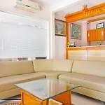 Collection O 91380 Golden Mansion