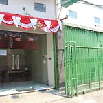 Green Apple Residence Near Sarinah Mitra Reddoorz