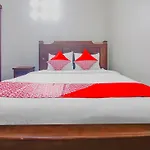 Oyo 90094 Gayatri Residence