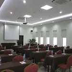 Bamboo Inn Hotel & Cafe