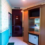 Urbanview Hotel P Residence Asemka