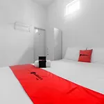Reddoorz Plus Near Taman Rasuna Menteng