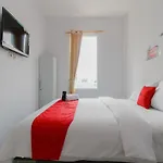 Reddoorz Plus Near Taman Rasuna Menteng