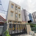 Reddoorz Plus Near Taman Rasuna Menteng