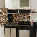 Petite Amies Maison