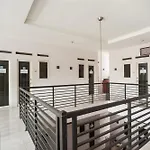 Reddoorz Syariah Near Pgc Cililitan