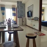5 Beds 2 Bedroom Floor 20, Sea View, Fast Internet