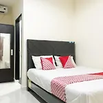 Oyo Life 2794 Kost Al Barokah 3