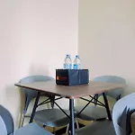 Modern Look And Comfy 3Br Apartment Bellagio Residence By Travelio