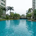 2Br At Central City View Thamrin Residence Netflix