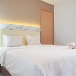 Comfort And Modern Look 2Br At 26Th Floor Samara Suites Apartment By Travelio