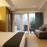 Treehouse Suites - Boutique Serviced Apartment