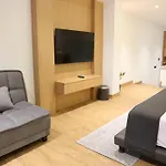 Treehouse Suites - Boutique Serviced Apartment