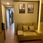 Shanghai Room Gold Coast Studio Netflix Sofabed