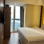 Shanghai Room Gold Coast Studio Netflix Sofabed